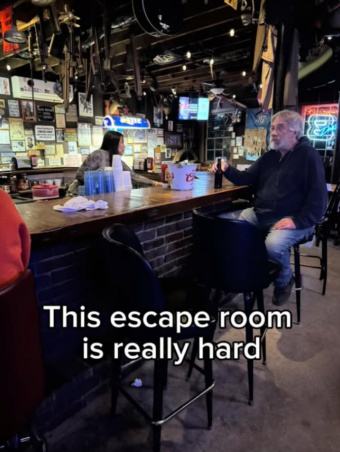 ne This escape room is really hard