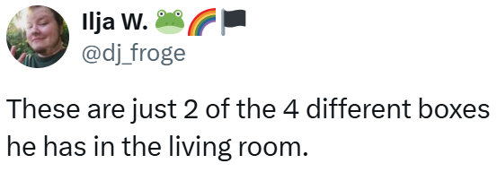 Ilja W. @dj_froge These are just 2 of the 4 different boxes he has in the living room.