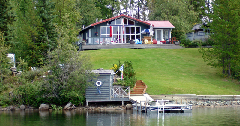 Lakehouse nature scenic