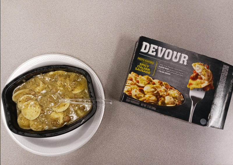 DEVOUR PESTO RAVIOLI SPICY SAUSAGE Tender ravioli filled with ricetta cheese S CLASSIC BASIL and extra virgin olive pesto sauce, topped with parmesan cheese &ITALIAN SAUSAGE COOK THOROUGHLY NET WT. 12 02 (340)