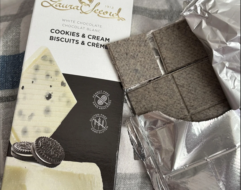 ural 1913 Secord WHITE CHOCOLATE CHOCOLAT BLANC COOKIES & CREAM BISCUITS & CRÈME SANS FREE ARACHIDES GLUTEN FREE ANS GLUTE