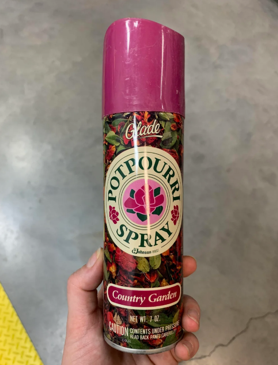 Glade TP BURRI SPRAY Johnson Country Garden CAUTION COUL NET WT. 7 OZ. READ BACK PANED CAREFULLY