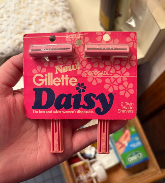 microsooth twin blades New! Gillette DISPOSABLE Daisy The best and safest women's disposable. 2 Twin Blade Shavers Gillette Gillette