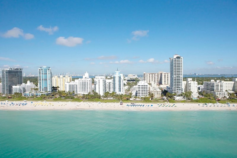 White buildings near Miami beach during daytime
