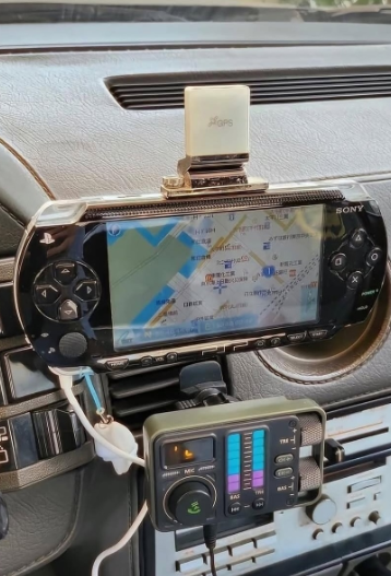 WCOM D Anne FAZEE SONY