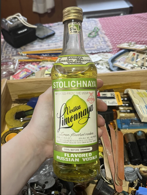 MART 375 Genuine Russian aver Vodka STOLICHNAYA IMPORTED FROM THE USSR Wodka Timennaya Temon flavored vodka 12.75 FLOZ 40% ALC. VOL PRO DISTILLED AND BOTTLED IN THE USSR FOR WO SPORT MOSCOW 100% GRAN NEUTRA COOL BEFORE DRINKING FLAVORED RUSSIAN VODKA 2 fati