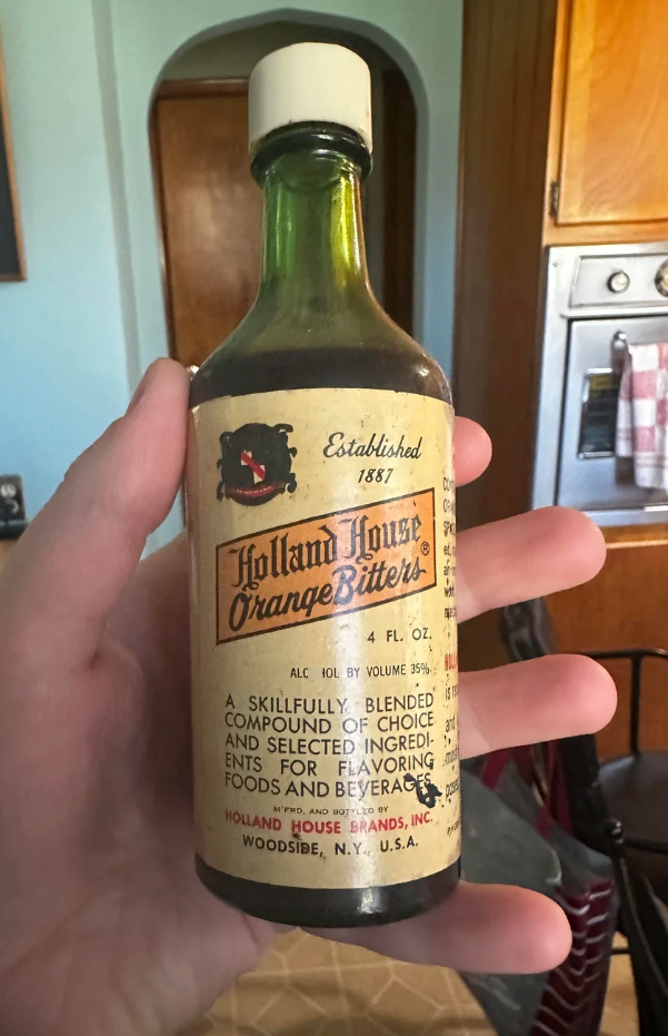 Established 1887 Holland House Orange Bitters 4 FL. OZ. ALC HOL BY VOLUME 35%; C C A SKILLFULLY BLENDED COMPOUND OF CHOICE and AND SELECTED INGREDI ENTS FOR FLAVORING FOODS AND BEVERAGES M'FRD, AND BOTTLED BY HOLLAND HOUSE BRANDS, INC. WOODSIDE, N.Y., U.S.A. 90