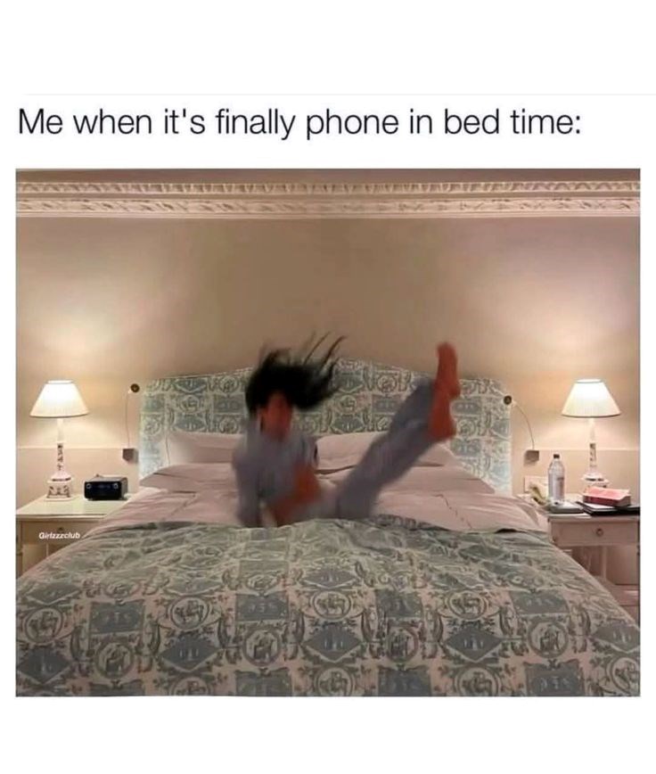 Me when it's finally phone in bed time: Girtzzzclub Fik