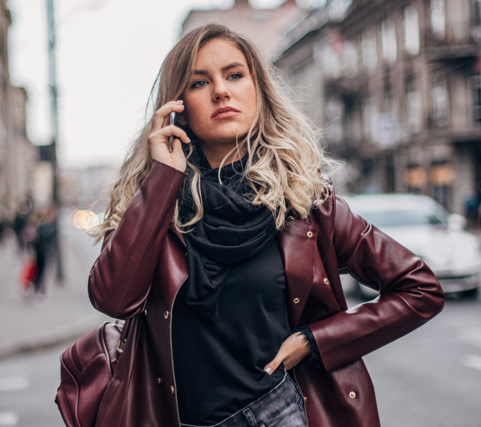 Woman angry on the phone.