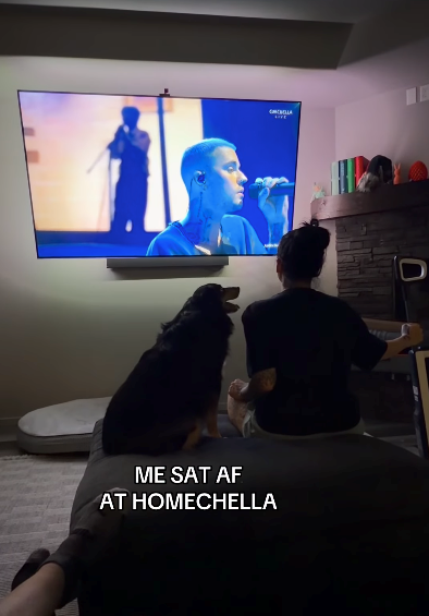 LIFE ME SAT AF AT HOMECHELLA