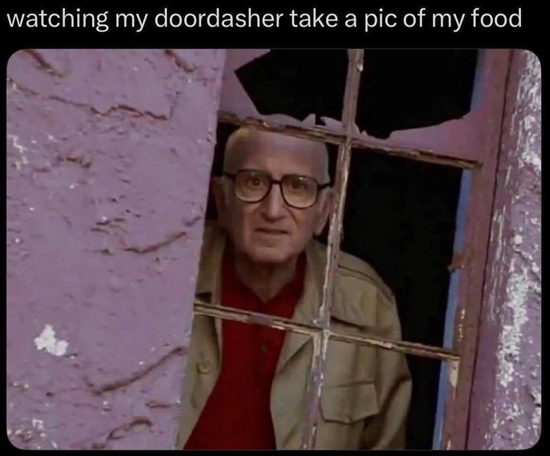 watching my doordasher take a pic of my food