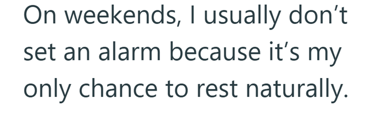 On weekends, I usually don't set an alarm because it's my only chance to rest naturally.