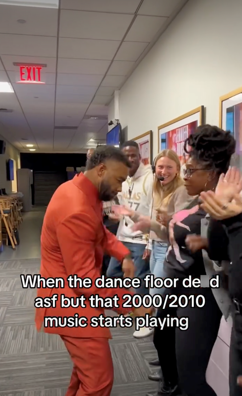 EXIT AS די When the dance floor de d asf but that 2000/2010 music starts playing