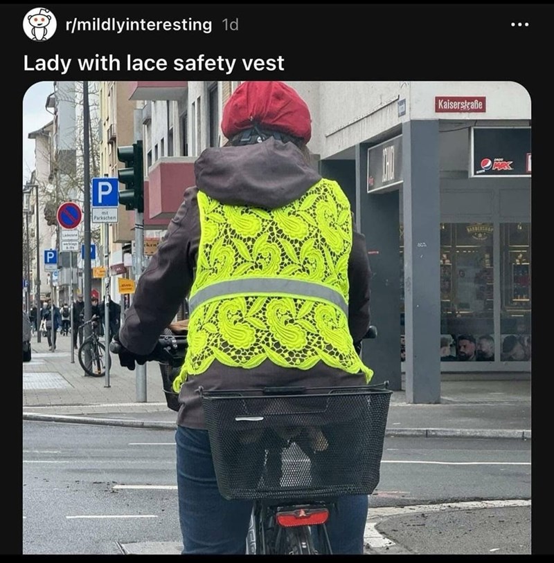 r/mildlyinteresting 1d Lady with lace safety vest P mit Parkschein chen 8 Kaiserstraße BARBERTHOP