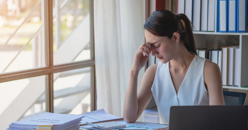 Business Woman feels uncomfortable working.