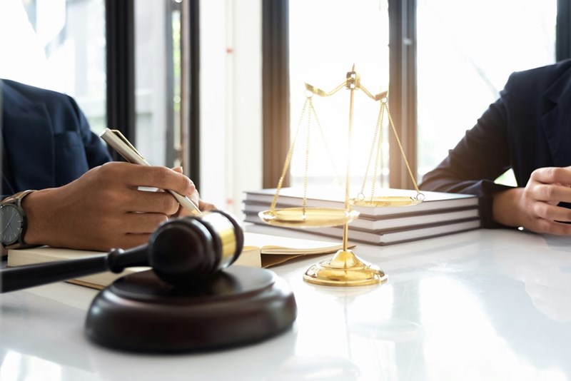 Attorneys discuss their client's case.