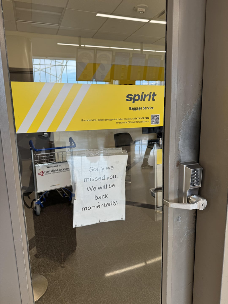 Welcome to Santa Internackson Airport FIRE spirit Baggage Service If unattended, please see agent at ticket counter, call 678.973.2402 Or scan the QR code for assistance: Sorry we missed you. We will be back momentarily.