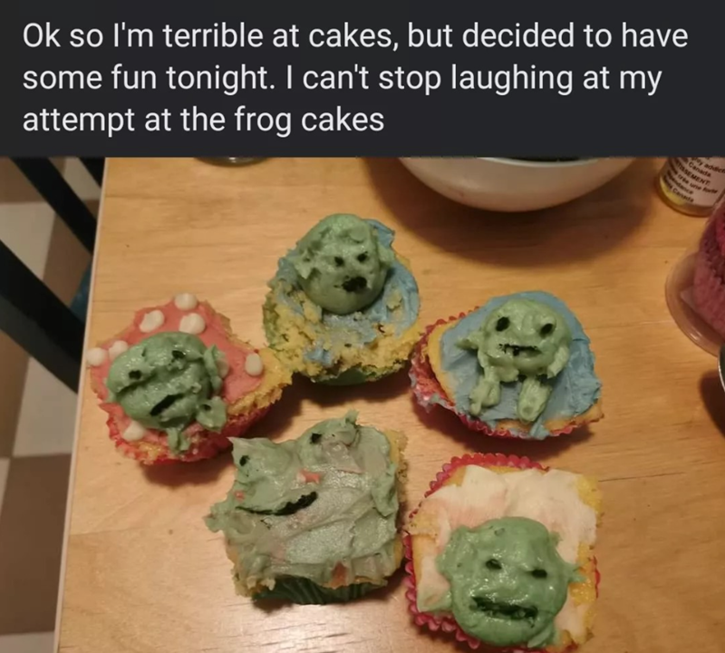 Ok so I'm terrible at cakes, but decided to have some fun tonight. I can't stop laughing at my attempt at the frog cakes Canada SSEMENT y addict dance Canada