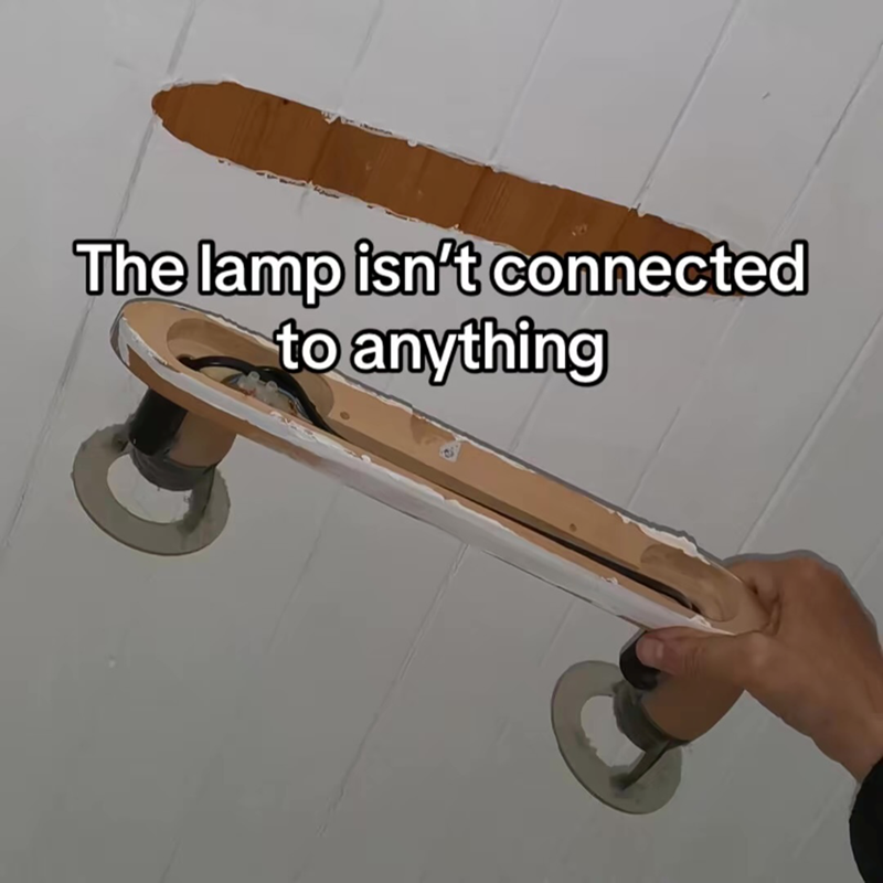 The lamp isn't connected to anything