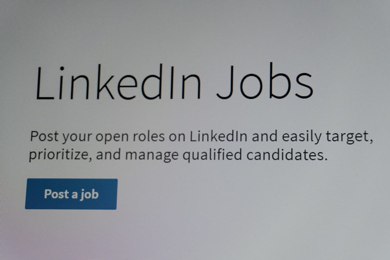 A screenshot of a LinkedIn Jobs page on the internet.
