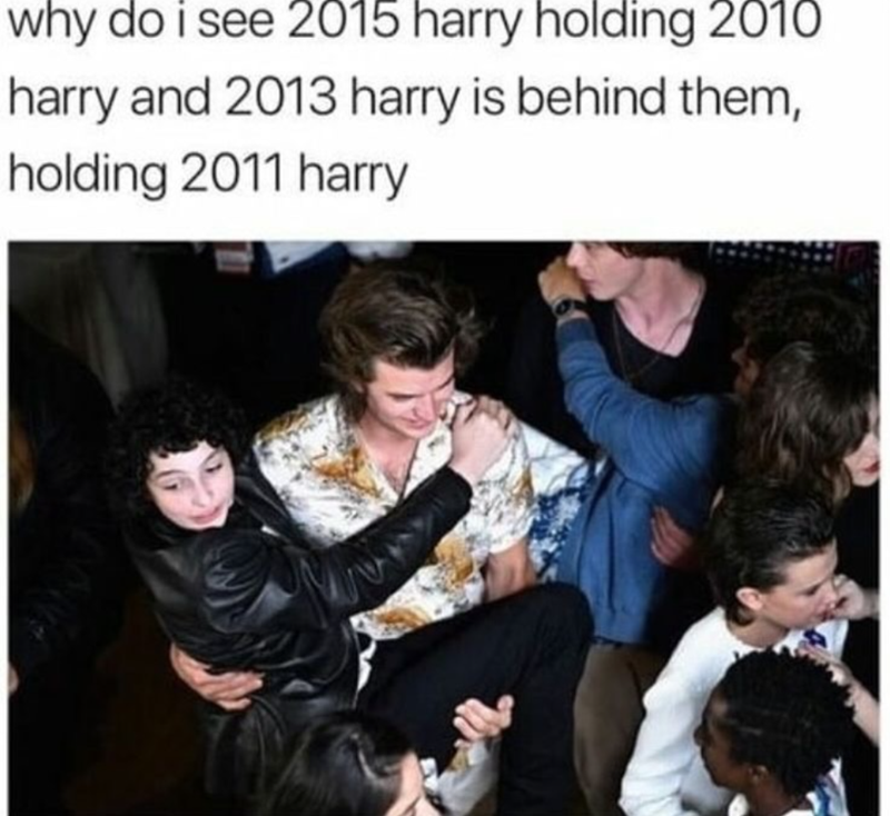 why do i see 2015 harry holding 2010 harry and 2013 harry is behind them, holding 2011 harry