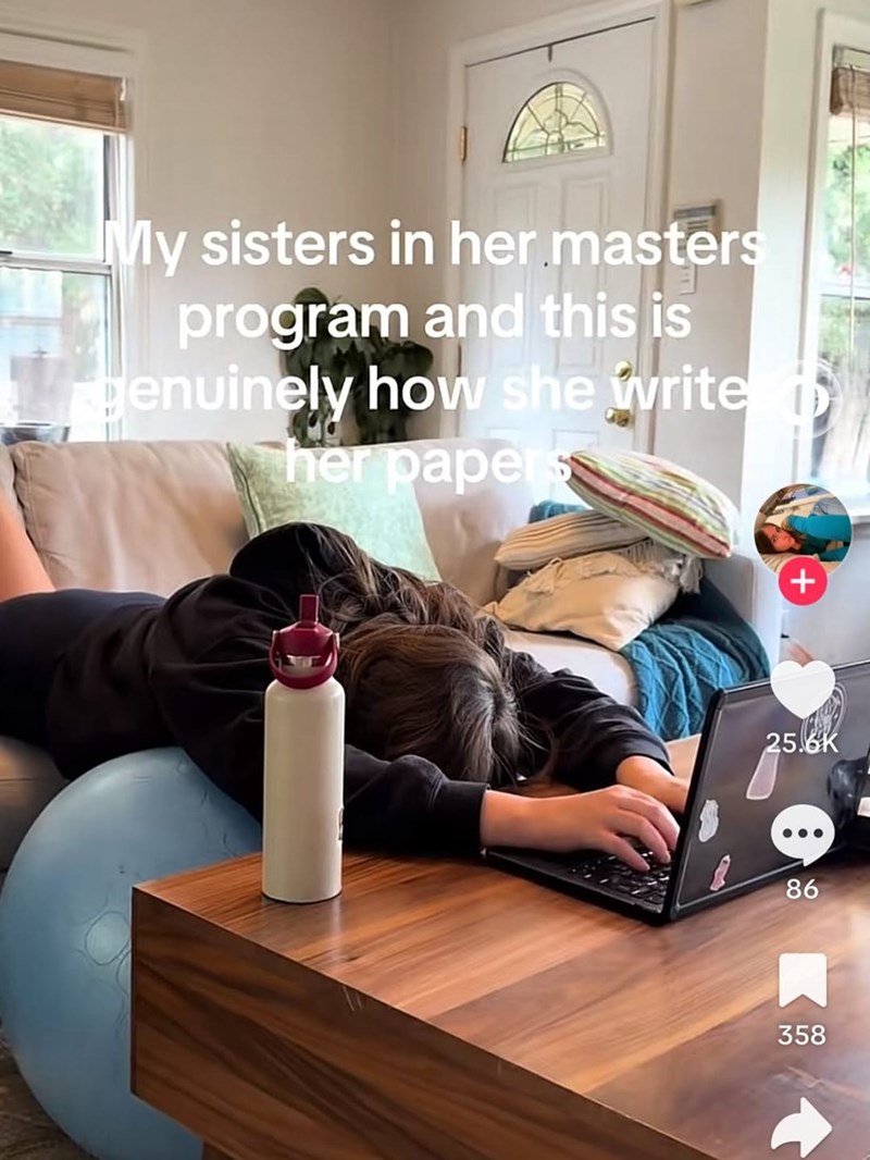 My sisters in her masters program and this is genuinely how she write her papers + 25.6K 86 358
