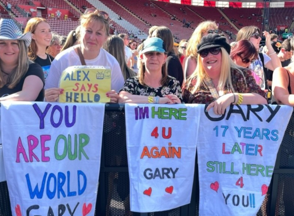 ALEX SAYS HELLO YOU ARE OUR WORLD IM HERE ARY 4U 17 YEARS AGAIN LATER GARY STILL HERE 4 YOU!! CARY!