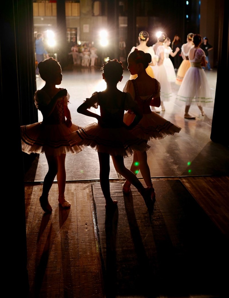 Image of what could be a girl´s dance recital