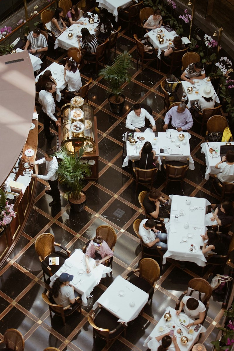 picture of crowded restaurant