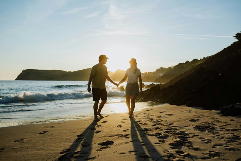 A couple enjoying their last-minute beach vacation