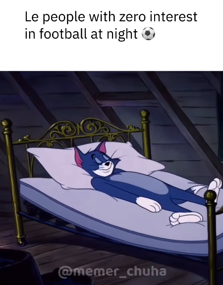 Le people with zero interest in football at night @memer_chuha