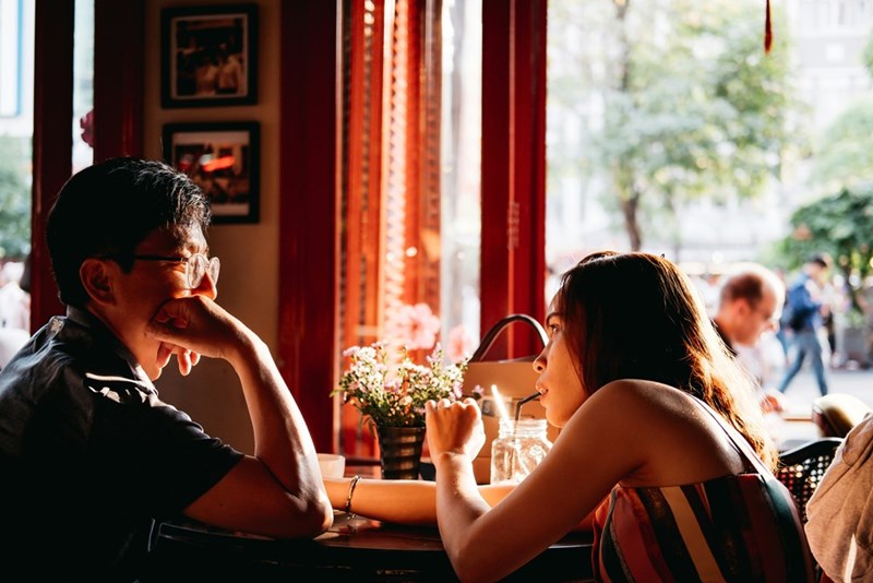 A man and a woman eating together at a restaurant.