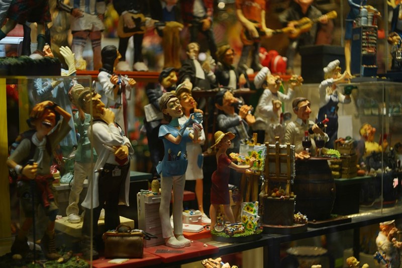 Visual representation of figurines displayed on a shelf.