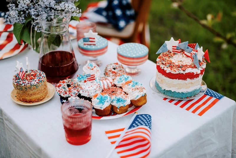 A beautifully decorated 4th of July table.