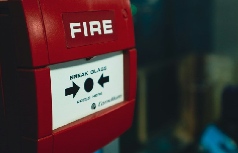 A model image of a fire alarm call point.