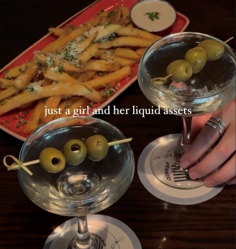 CIAL just a girl and her liquid assets 號