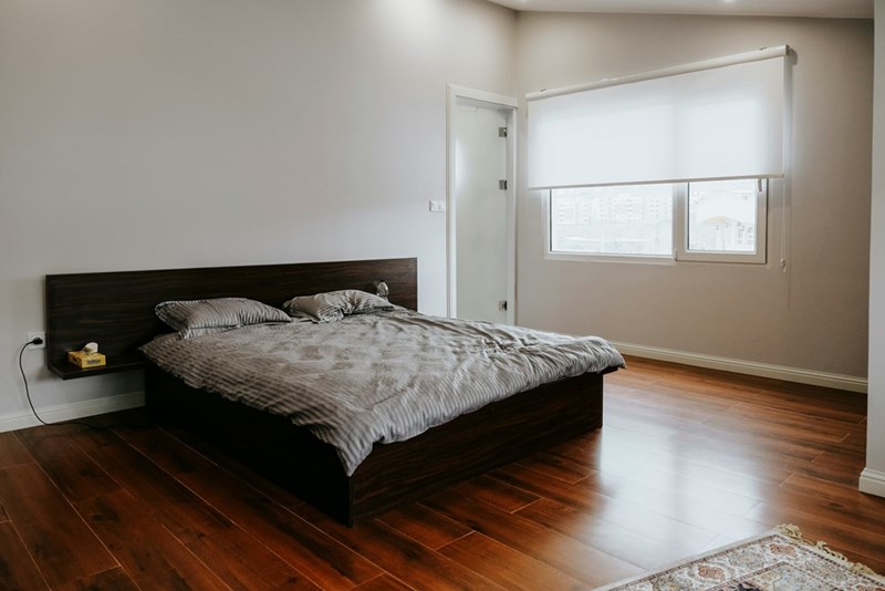An empty bedroom represents the financial strain that can arise when roommates cannot agree on replacing a departing tenant.