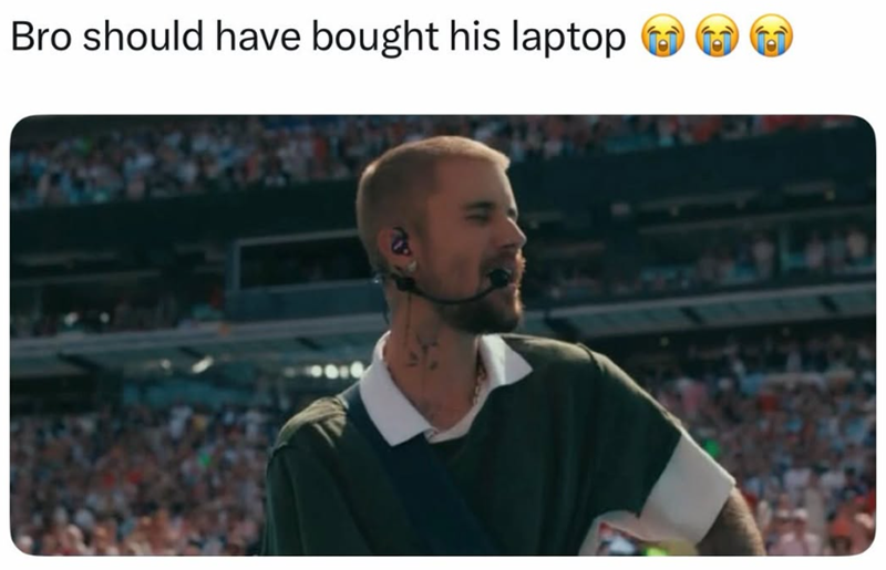 Bro should have bought his laptop ΤΟ