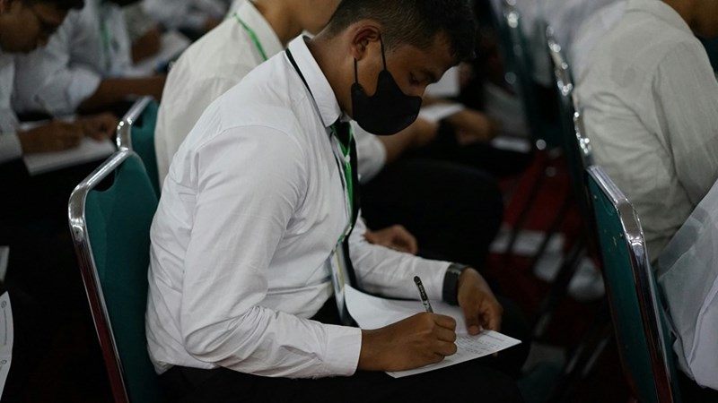 A man taking notes in his notepad during a conference. Representation.