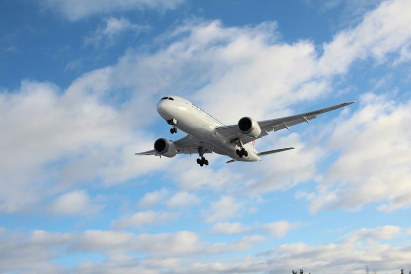 A plane flies through cloudy, windless skies, trying to avoid turbulence as much as possible for the safety and comfort of the passengers and the aircraft. 