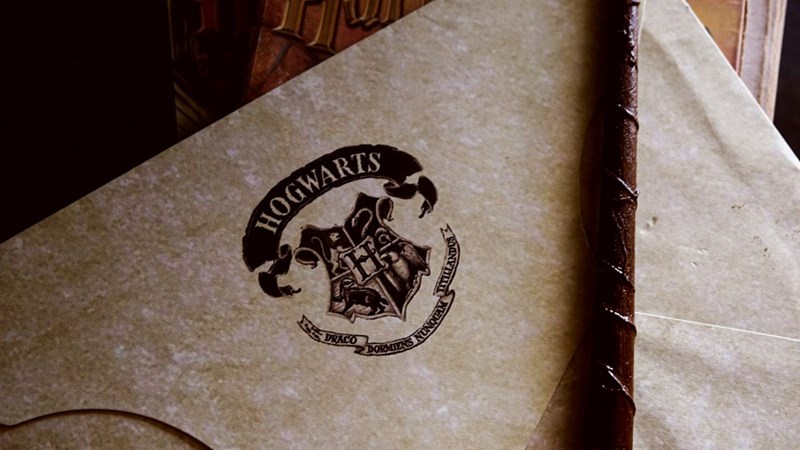 Hogwarts, Harry Potter's school, logo printed in a letter.