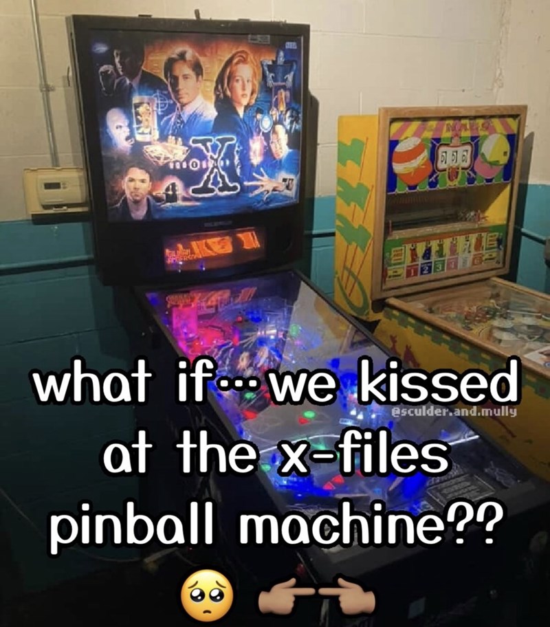 GLMRO MALS 51 51 67 what if... we kissed @sculder.and.mully at the x-files pinball machine??
