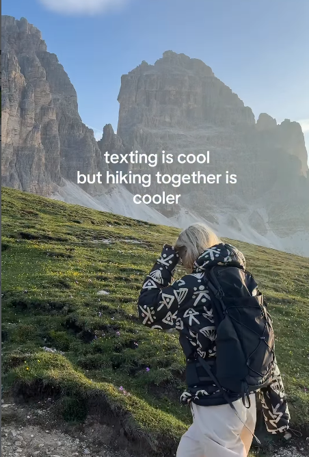 texting is cool but hiking together is cooler V汰