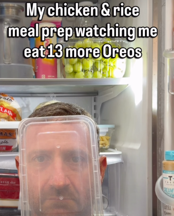 My chicken & rice meal prep watching me eat 13 more Oreos els PLAIN ST MAS حام IN RESH slice -T- 765 CREAMY THW FAUCE