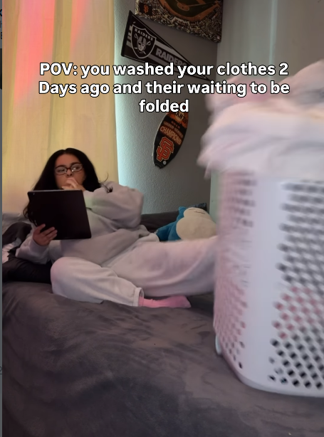NAIDER POV: you washed your clothes 2 Days ago and their waiting to be folded