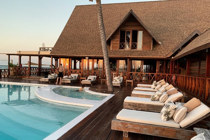 A hotel building with a pool and a place to rest.
