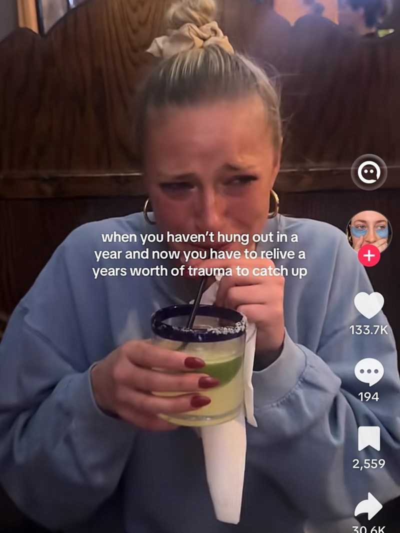 when you haven't hung out in a year and now you have to relive a years worth of trauma to catch up + 133.7K 194 2,559 30.6K