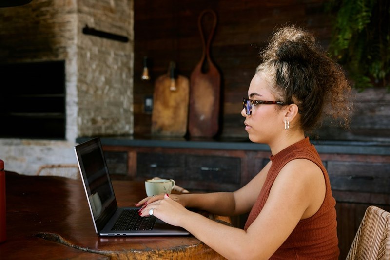 A marketing employee is putting in her two-week notice before starting to work at the client's company.