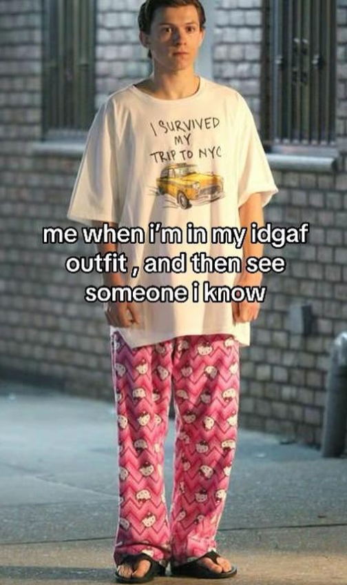 SURVIVED MY TRIP TO NYC me when i'm in my idgaf outfit, and then see someone i know