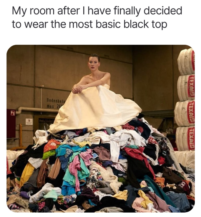 My room after I have finally decided to wear the most basic black top Bodenbela max 24 TEXAID TEXAS TEXAIS 2800